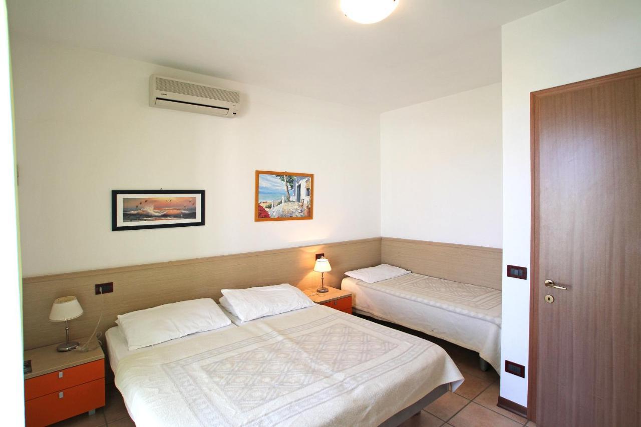 Altanea Apartments Con Piscina Каорле Екстер'єр фото