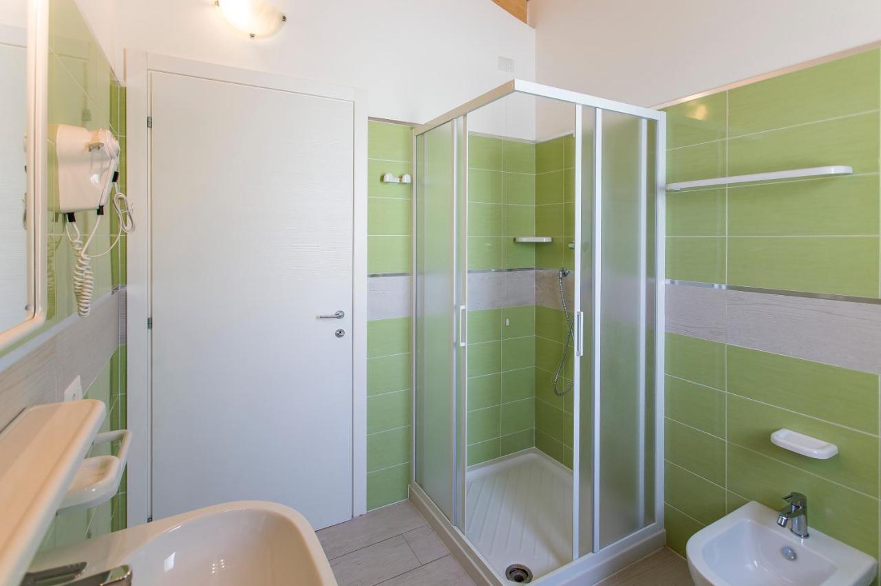 Altanea Apartments Con Piscina Каорле Екстер'єр фото