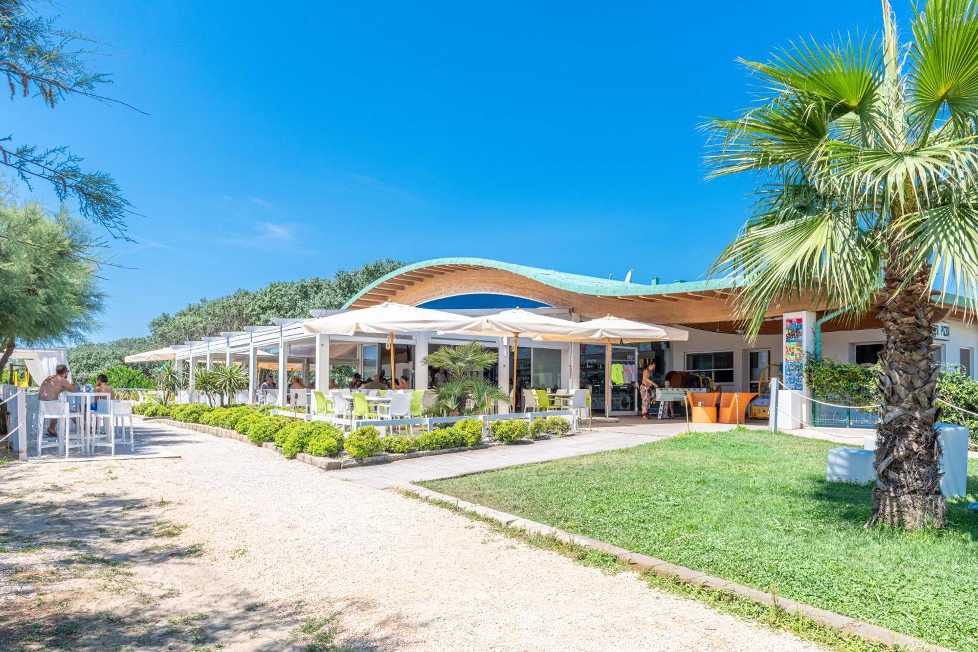 Altanea Apartments Con Piscina Каорле Екстер'єр фото