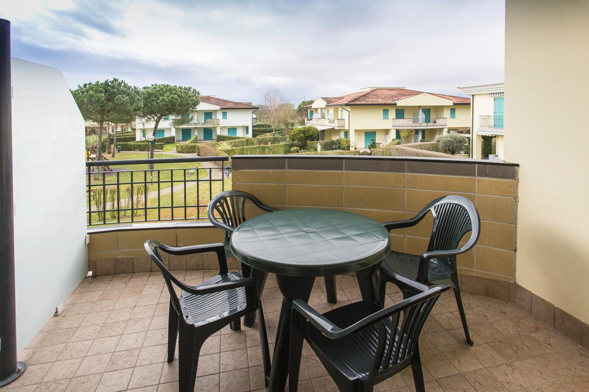Altanea Apartments Con Piscina Каорле Екстер'єр фото
